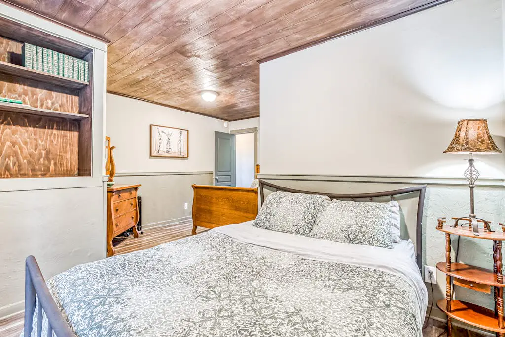 Remodeled home with large yard & kitchen in lovely forest setting - dog-friendly