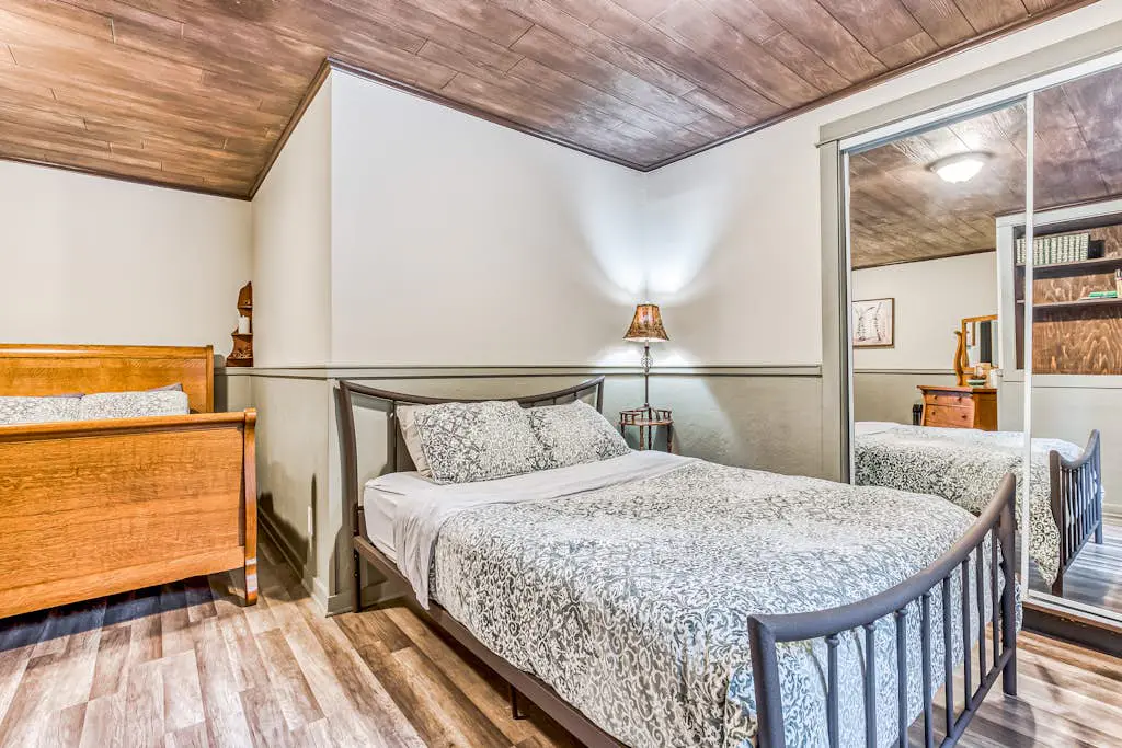 Remodeled home with large yard & kitchen in lovely forest setting - dog-friendly