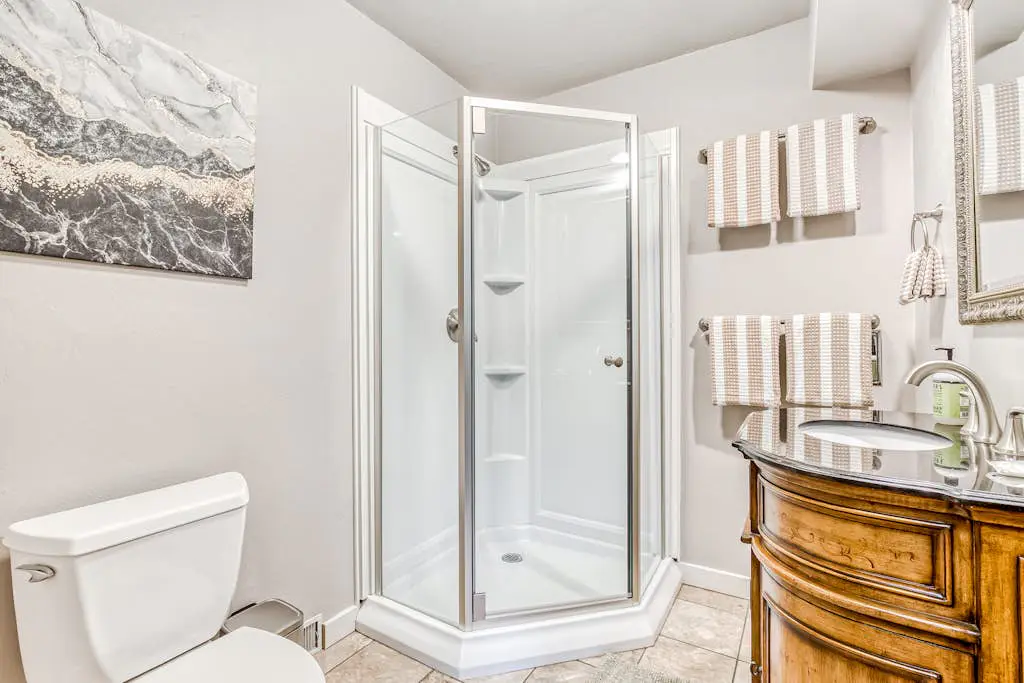 Remodeled home with large yard & kitchen in lovely forest setting - dog-friendly