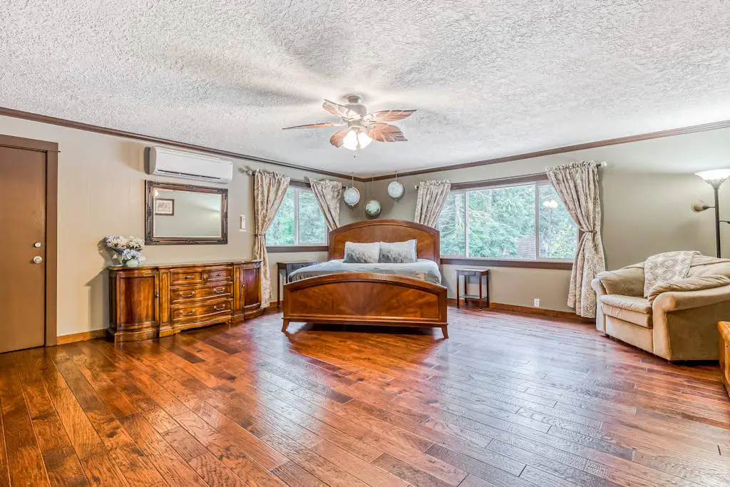 Remodeled home with large yard & kitchen in lovely forest setting - dog-friendly