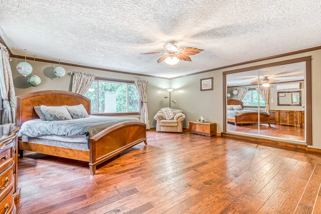 Remodeled home with large yard & kitchen in lovely forest setting - dog-friendly