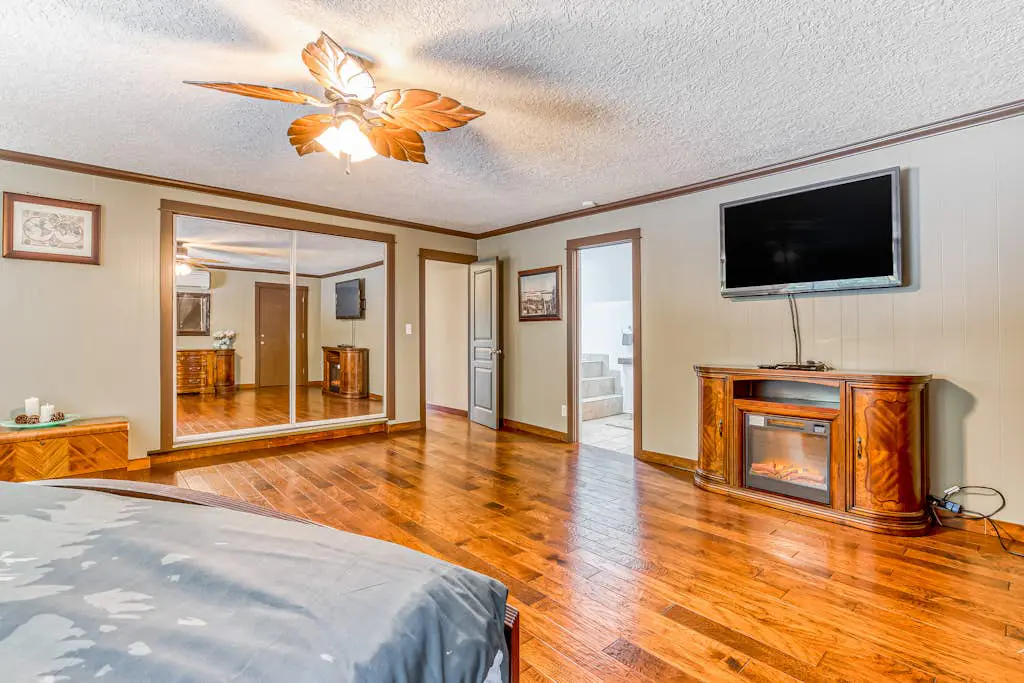Remodeled home with large yard & kitchen in lovely forest setting - dog-friendly