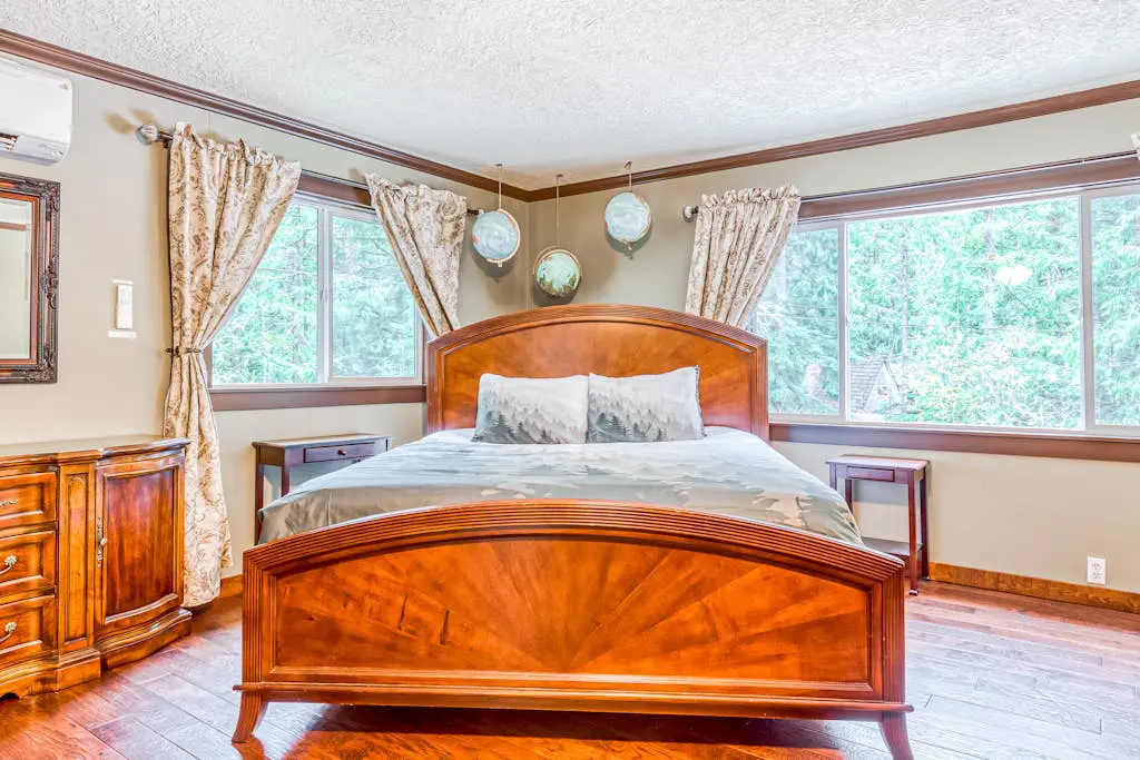Remodeled home with large yard & kitchen in lovely forest setting - dog-friendly