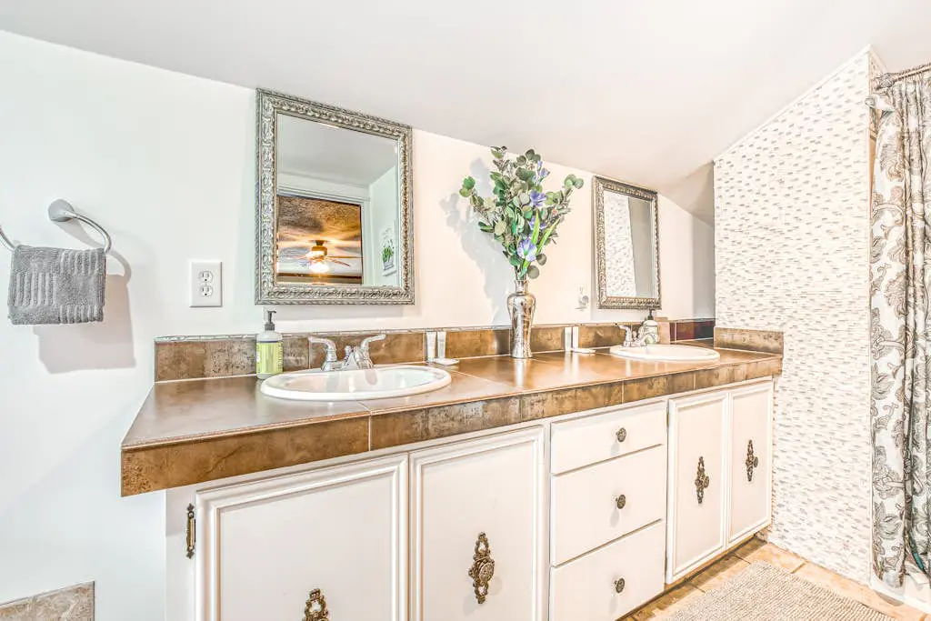 Remodeled home with large yard & kitchen in lovely forest setting - dog-friendly
