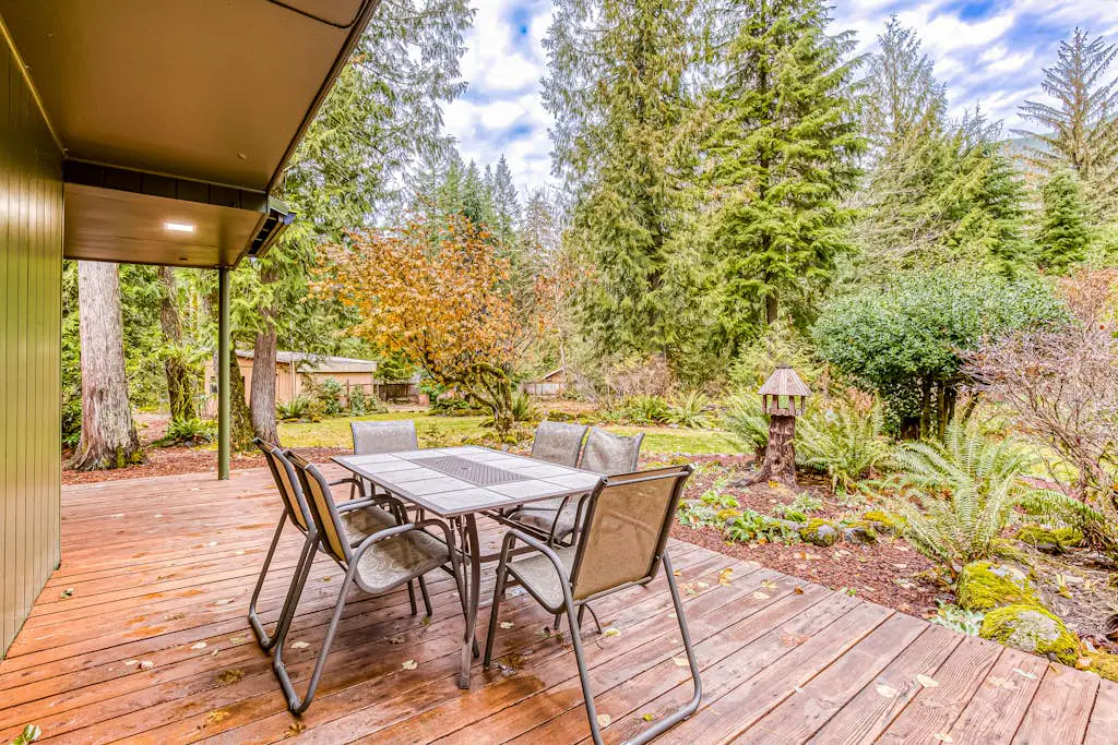 Remodeled home with large yard & kitchen in lovely forest setting - dog-friendly