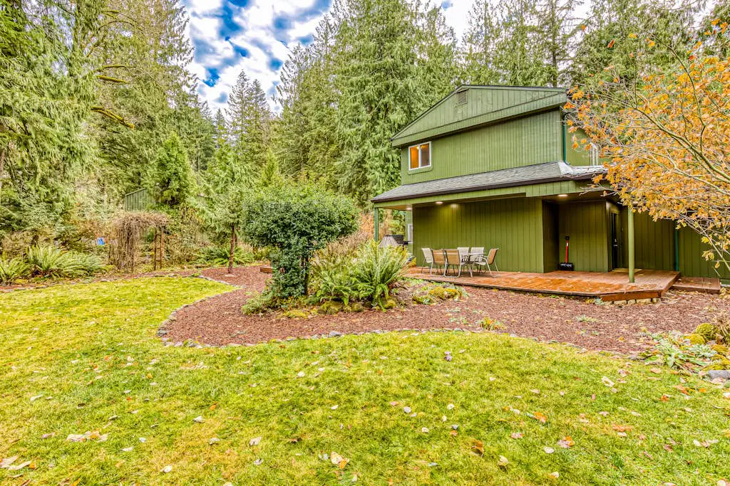 Remodeled home with large yard & kitchen in lovely forest setting - dog-friendly