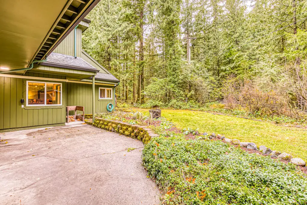 Remodeled home with large yard & kitchen in lovely forest setting - dog-friendly