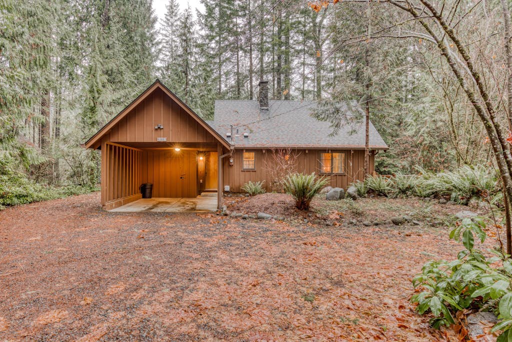 Charming, riverfront cabin with fireplace - dog-friendly