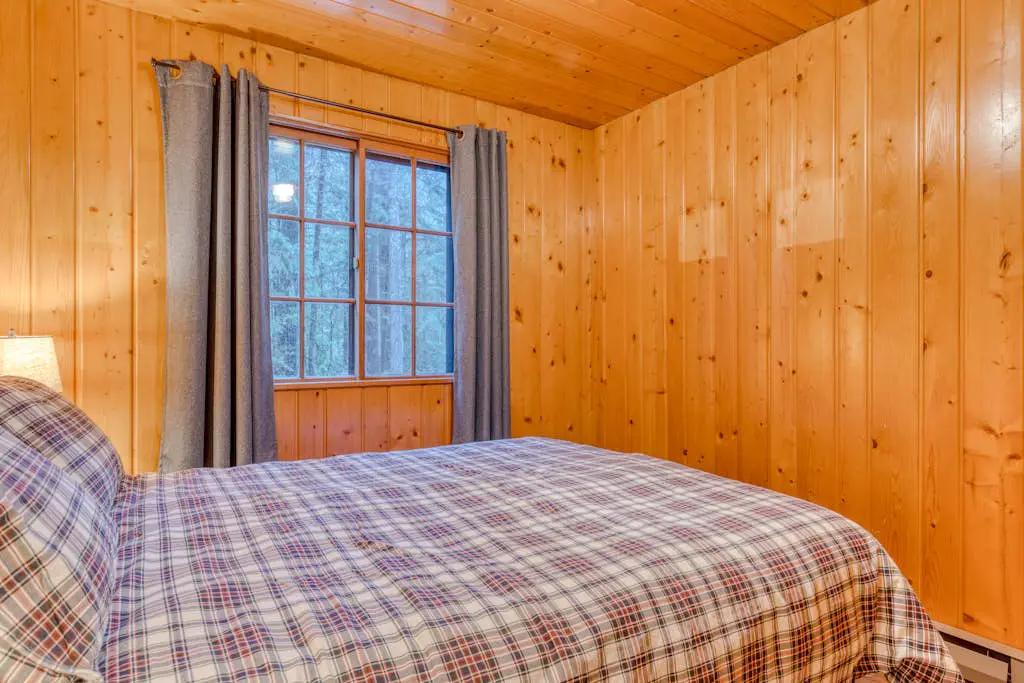 Charming, riverfront cabin with fireplace - dog-friendly