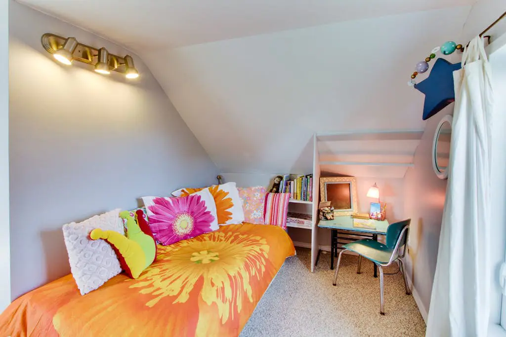 Ocean View Home with Free WiFi and Cable and a Full Kitchen - One Dog is Welcome