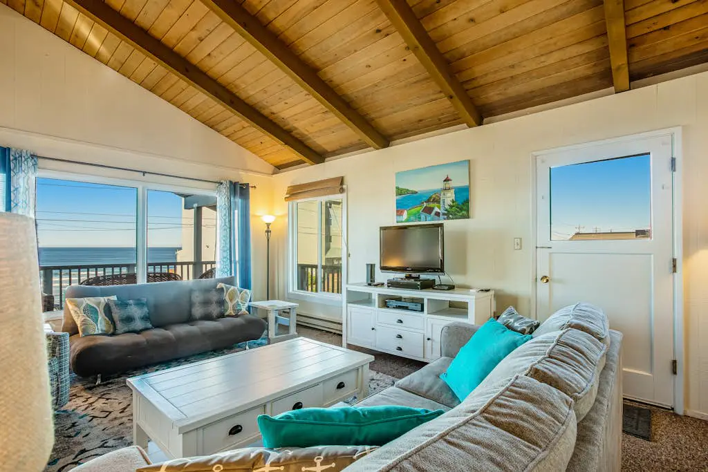 Dog-Friendly Oceanview Duplex with Beach Access - Walk to Nye Beach Shops