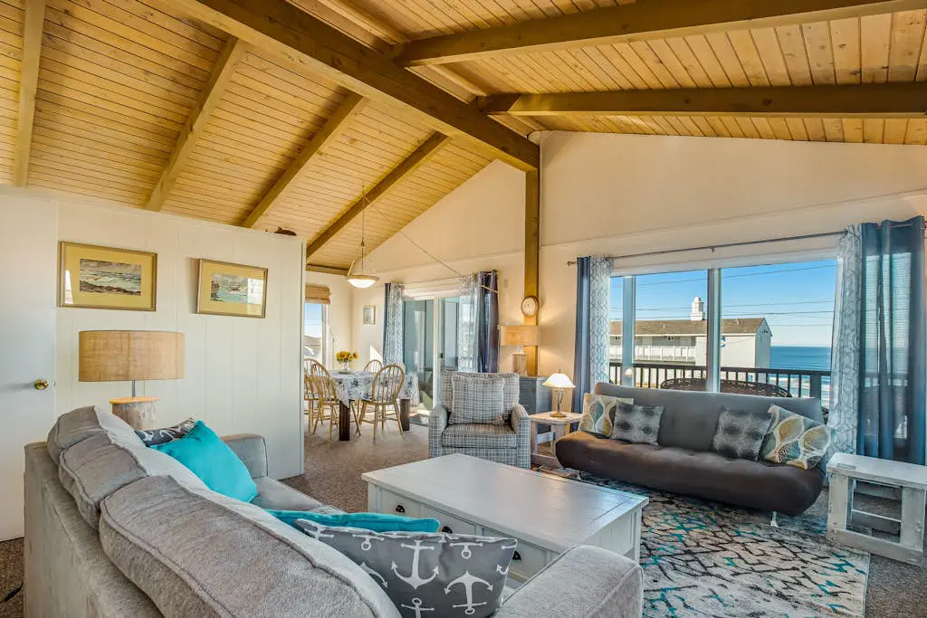 Dog-Friendly Oceanview Duplex with Beach Access - Walk to Nye Beach Shops