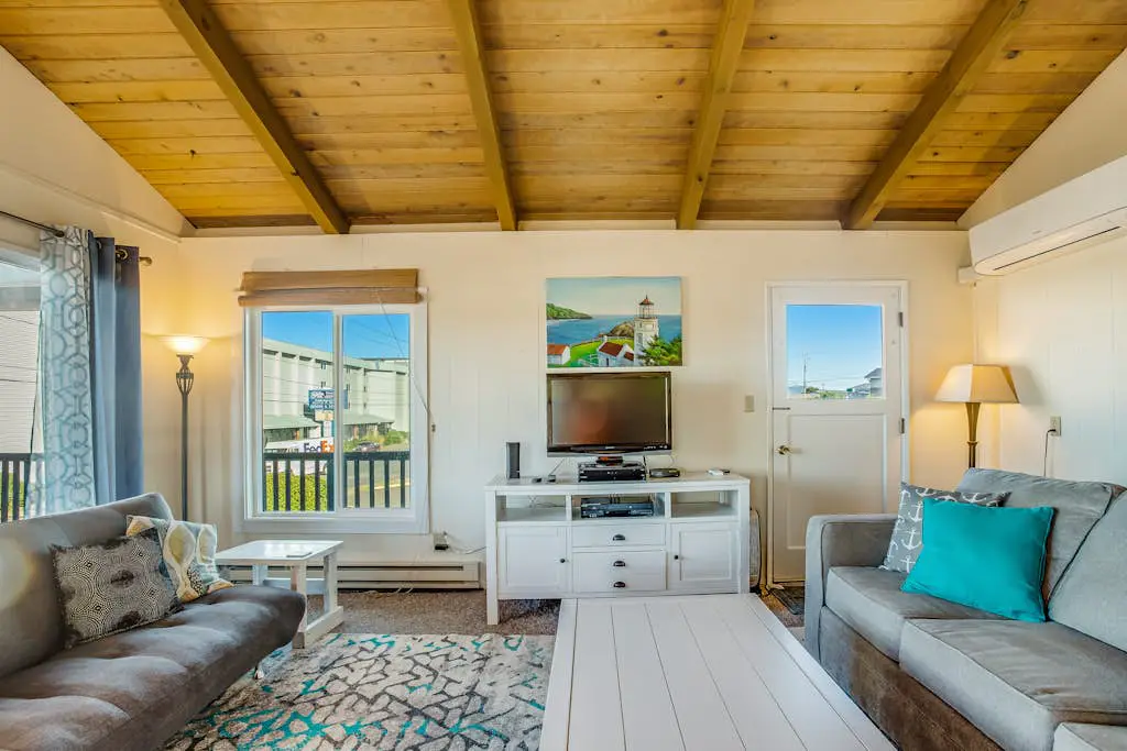Dog-Friendly Oceanview Duplex with Beach Access - Walk to Nye Beach Shops