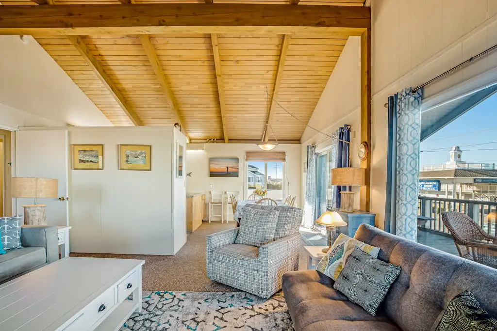 Dog-Friendly Oceanview Duplex with Beach Access - Walk to Nye Beach Shops