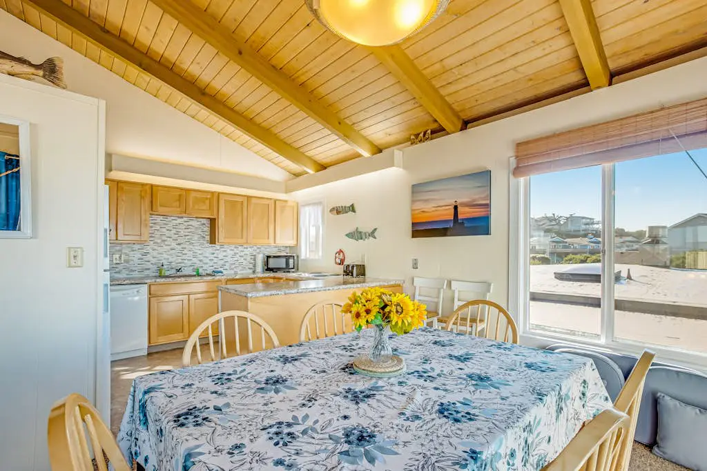 Dog-Friendly Oceanview Duplex with Beach Access - Walk to Nye Beach Shops
