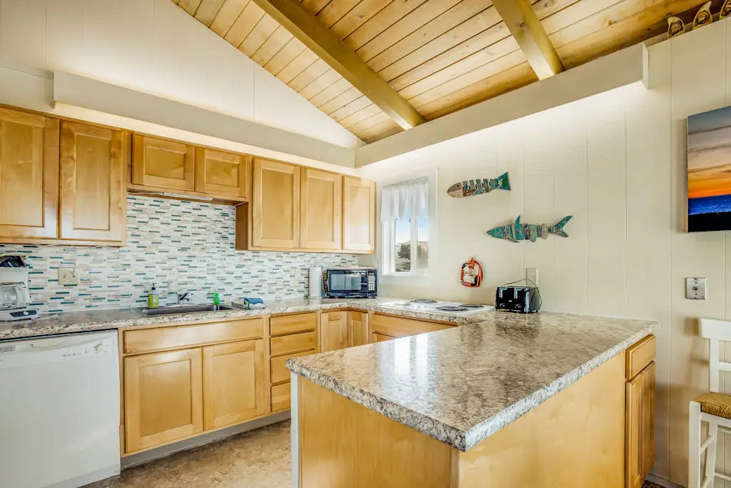 Dog-Friendly Oceanview Duplex with Beach Access - Walk to Nye Beach Shops