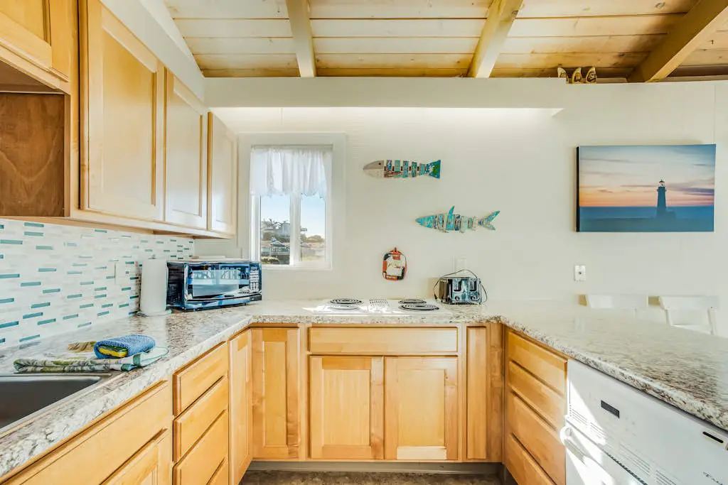 Dog-Friendly Oceanview Duplex with Beach Access - Walk to Nye Beach Shops