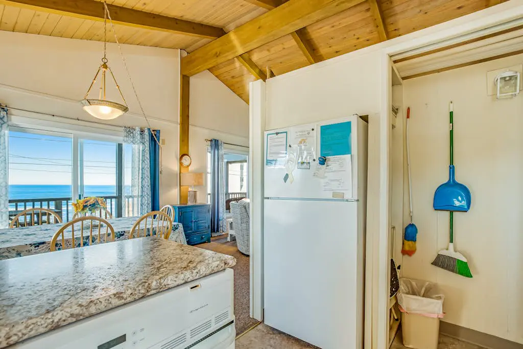 Dog-Friendly Oceanview Duplex with Beach Access - Walk to Nye Beach Shops