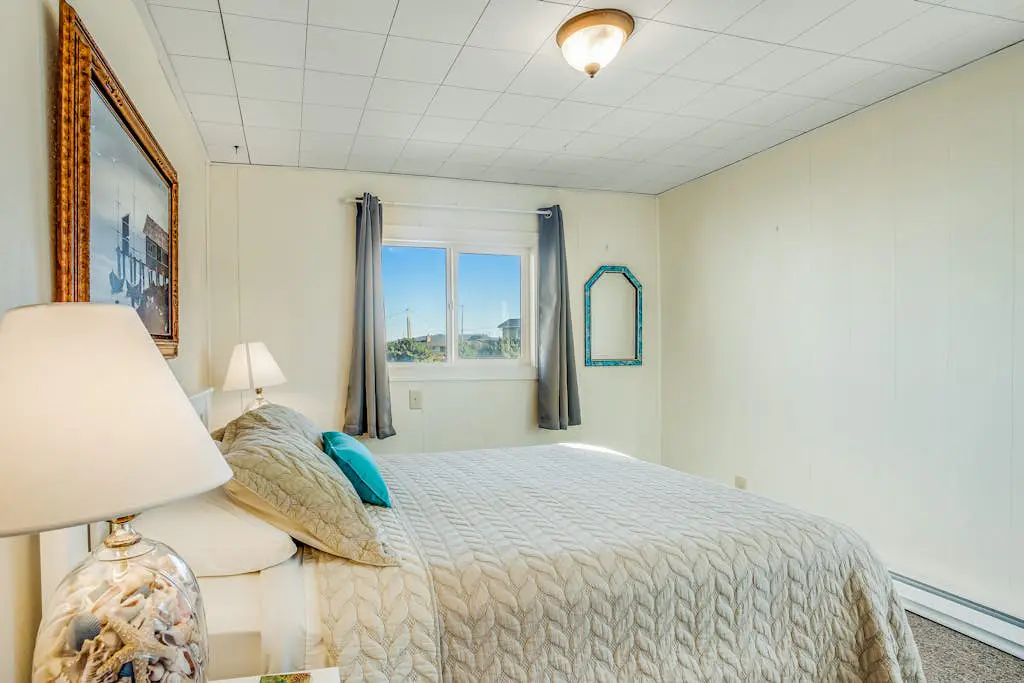 Dog-Friendly Oceanview Duplex with Beach Access - Walk to Nye Beach Shops