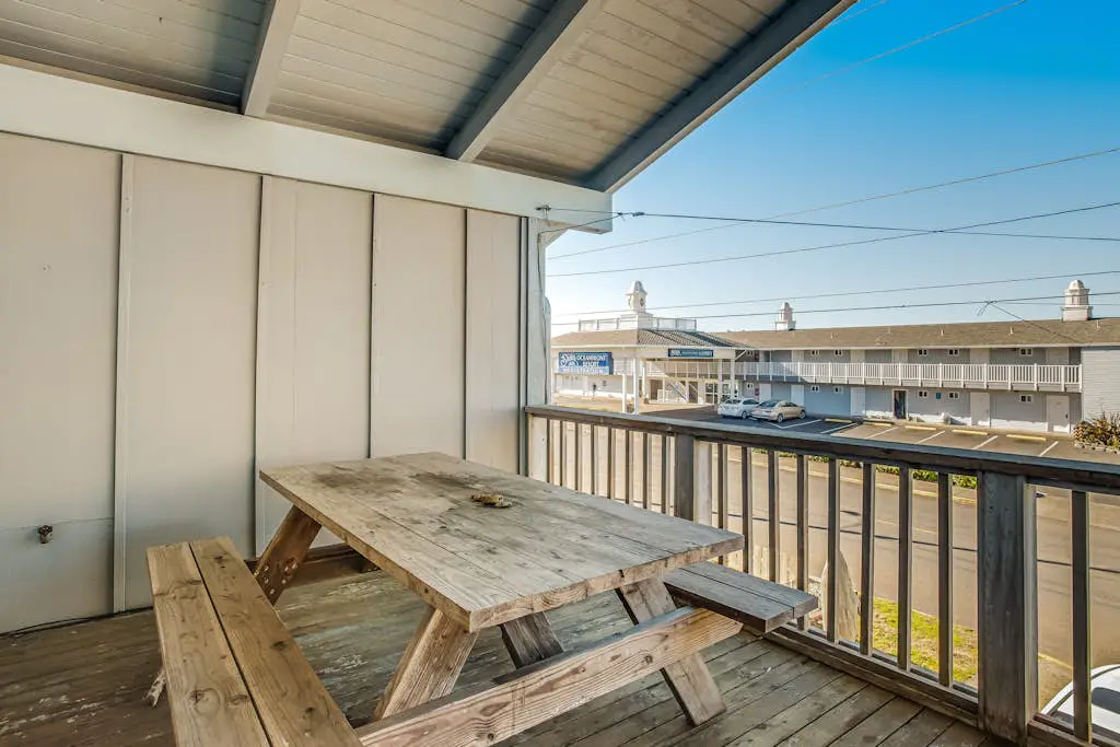 Dog-Friendly Oceanview Duplex with Beach Access - Walk to Nye Beach Shops