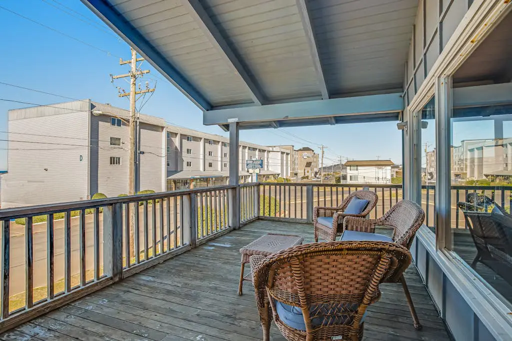 Dog-Friendly Oceanview Duplex with Beach Access - Walk to Nye Beach Shops