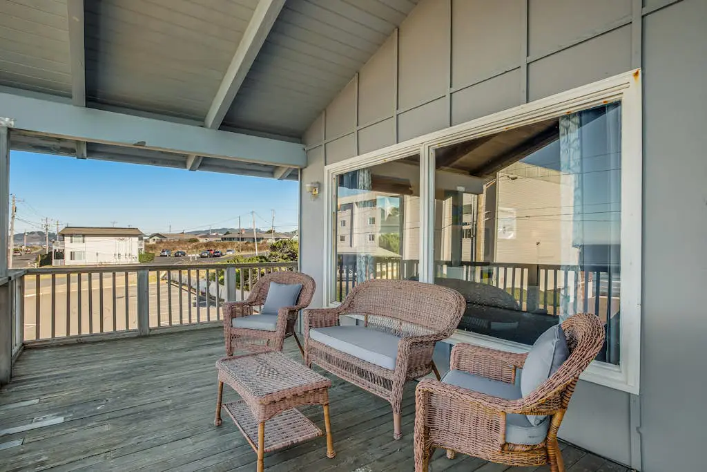 Dog-Friendly Oceanview Duplex with Beach Access - Walk to Nye Beach Shops