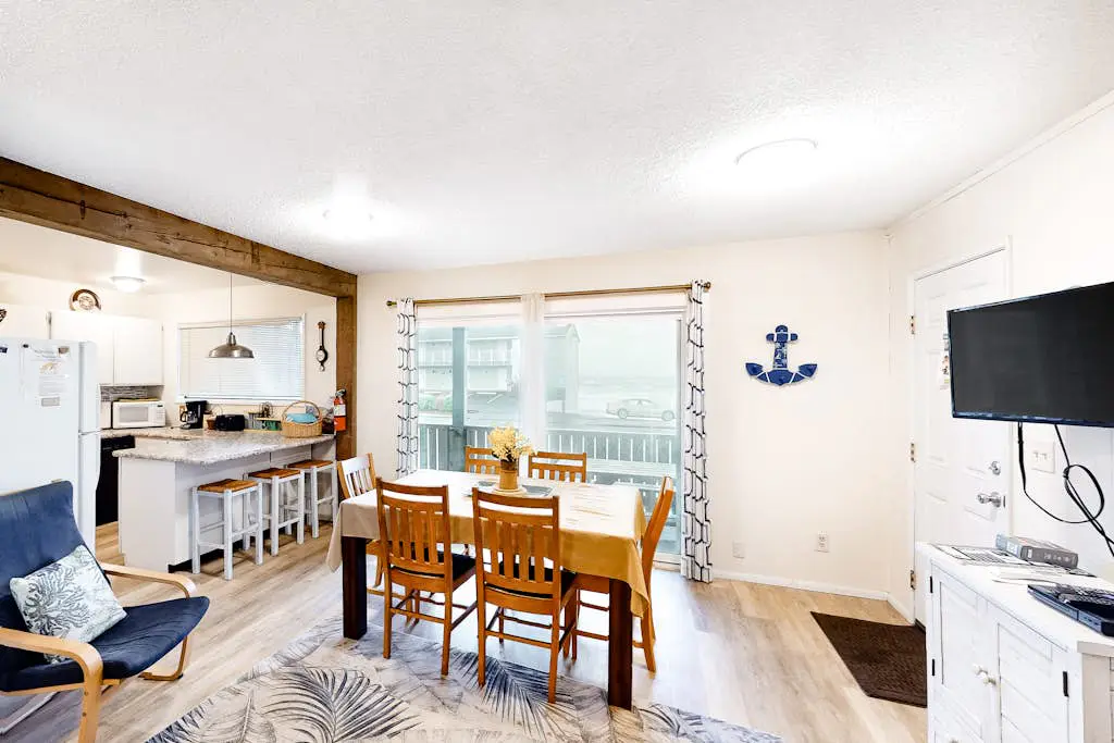 Dog-Friendly Oceanview Duplex with Beach Access - Walk to Nye Beach Shops