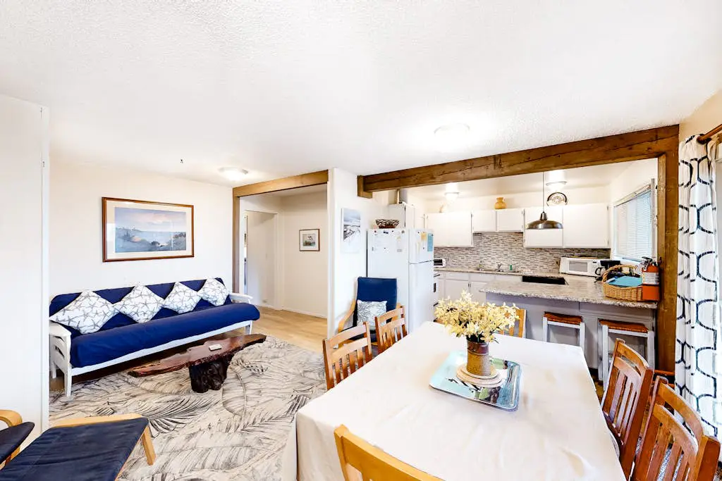 Dog-Friendly Oceanview Duplex with Beach Access - Walk to Nye Beach Shops
