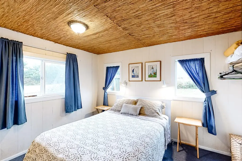 Dog-Friendly Oceanview Duplex with Beach Access - Walk to Nye Beach Shops