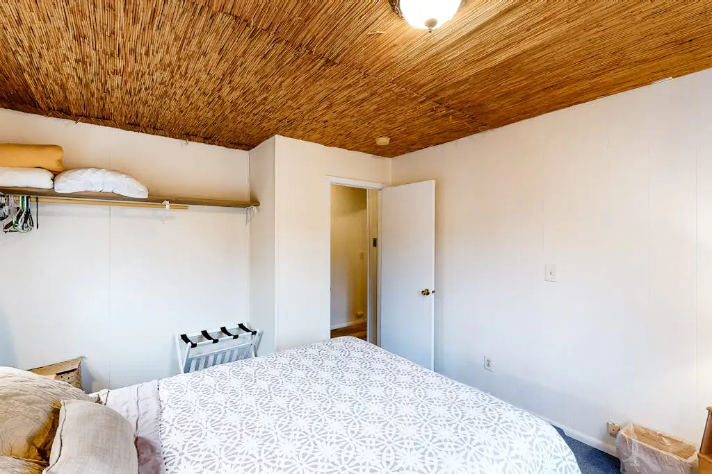 Dog-Friendly Oceanview Duplex with Beach Access - Walk to Nye Beach Shops