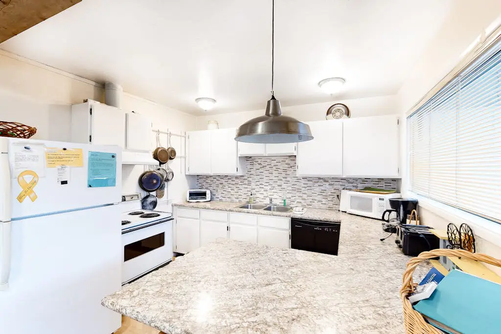 Dog-Friendly Oceanview Duplex with Beach Access - Walk to Nye Beach Shops
