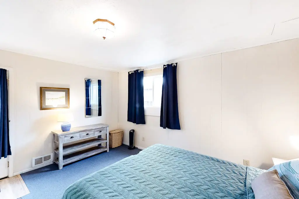 Dog-Friendly Oceanview Duplex with Beach Access - Walk to Nye Beach Shops
