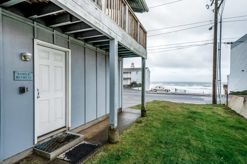 Dog-Friendly Oceanview Duplex with Beach Access - Walk to Nye Beach Shops