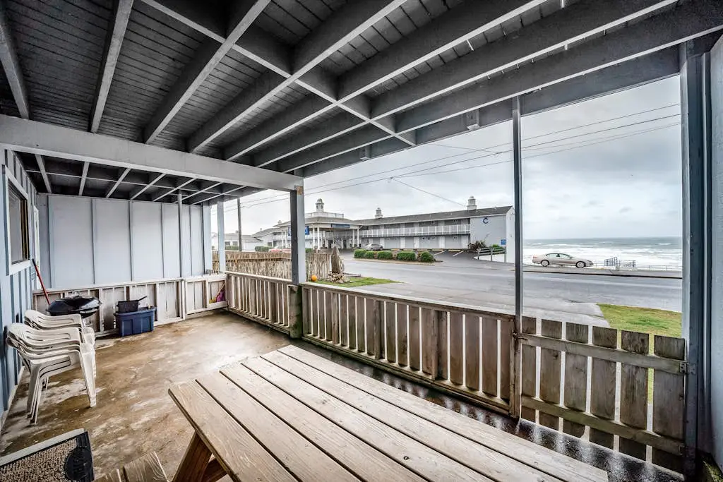 Dog-Friendly Oceanview Duplex with Beach Access - Walk to Nye Beach Shops