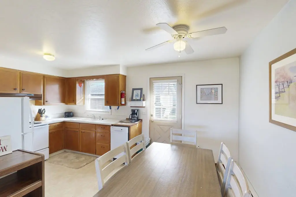 Charming Dog-Friendly Condo with Ocean View - Close to Beach & Nye Shops