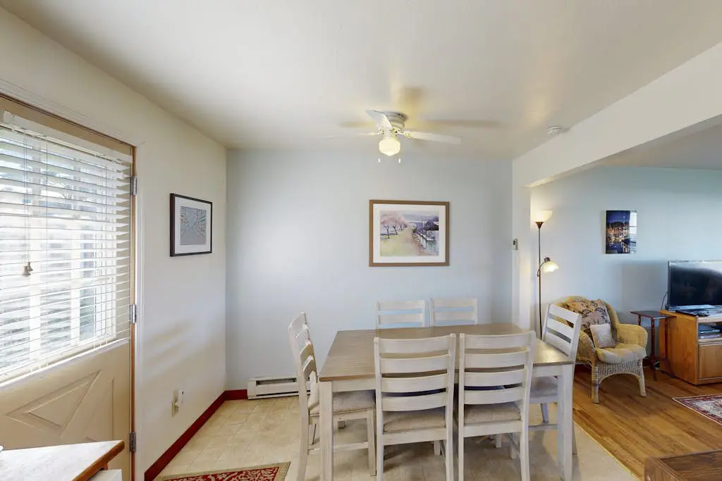 Charming Dog-Friendly Condo with Ocean View - Close to Beach & Nye Shops