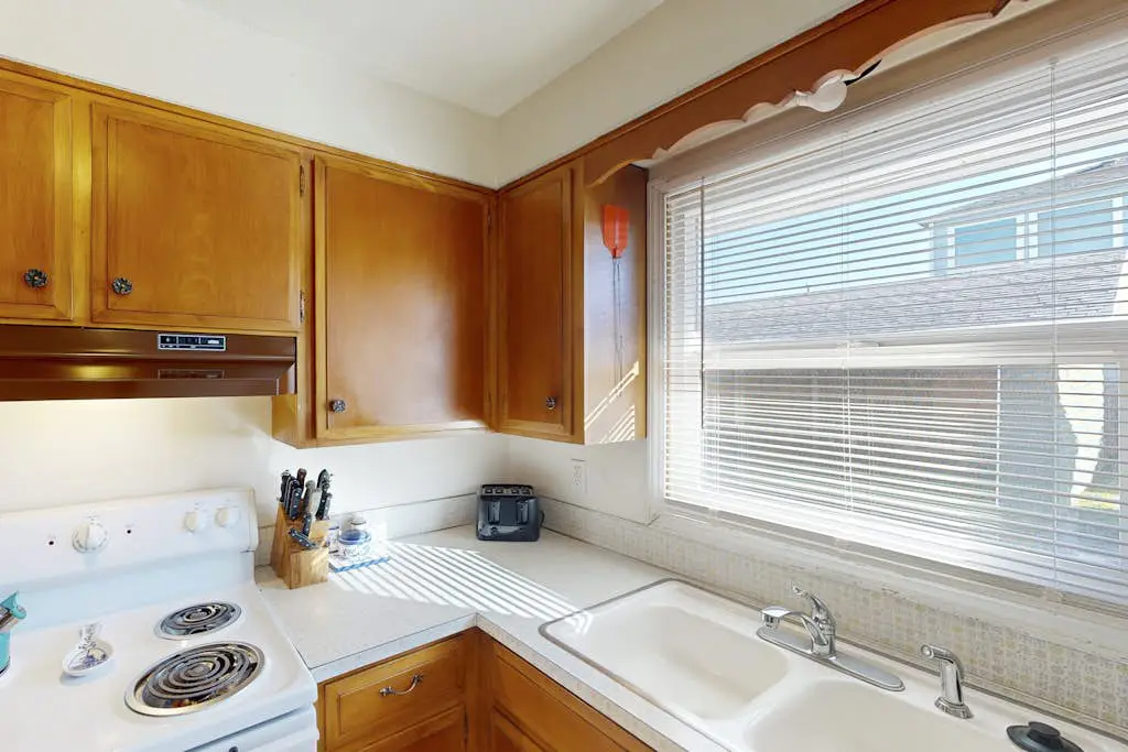 Charming Dog-Friendly Condo with Ocean View - Close to Beach & Nye Shops