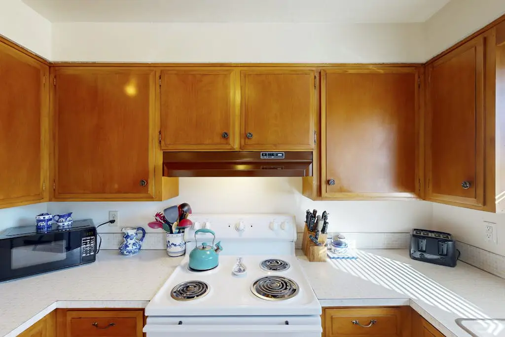 Charming Dog-Friendly Condo with Ocean View - Close to Beach & Nye Shops