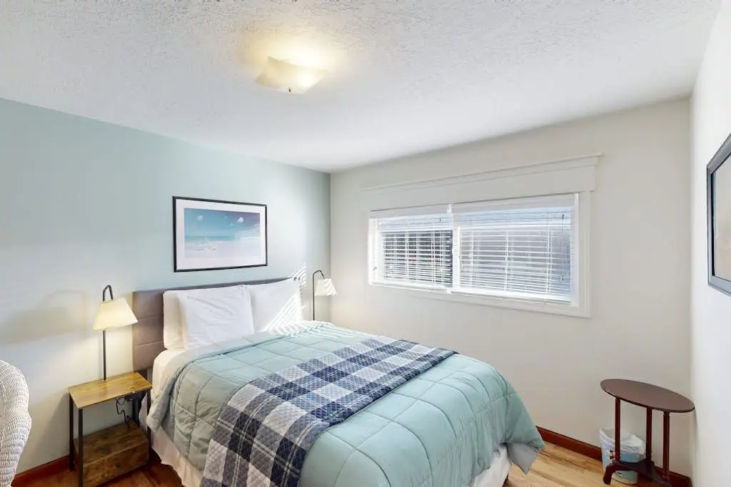 Charming Dog-Friendly Condo with Ocean View - Close to Beach & Nye Shops