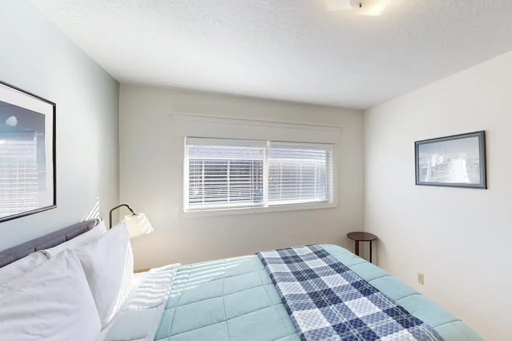 Charming Dog-Friendly Condo with Ocean View - Close to Beach & Nye Shops