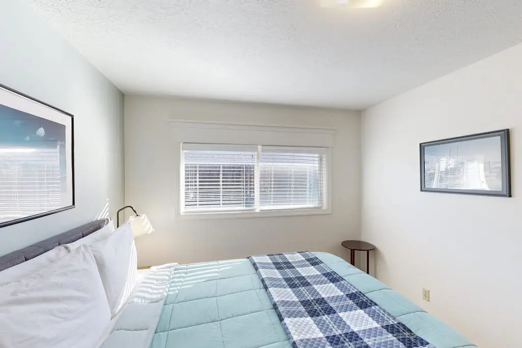 Charming Dog-Friendly Condo with Ocean View - Close to Beach & Nye Shops