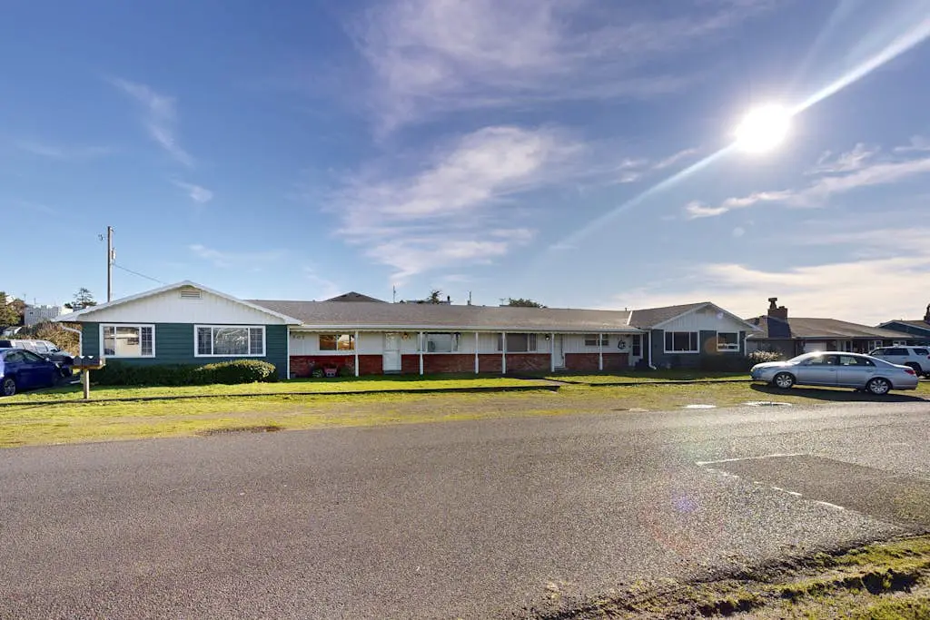 Charming Dog-Friendly Condo with Ocean View - Close to Beach & Nye Shops