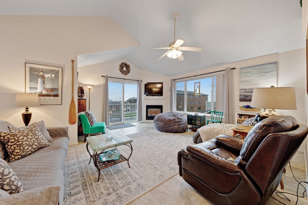 Modern Beach House with Partial Ocean Views - Walk to Nye Beach & Attractions