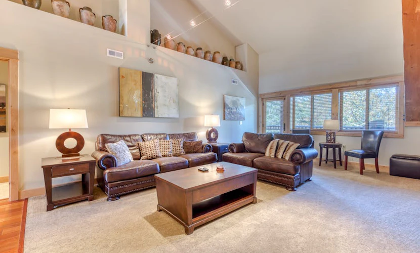 Beautiful penthouse condo w/shared pool & hot tub - amazing views & free WiFi