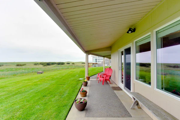 Oceanfront getaway close to Gearhart Golf Links , no pets