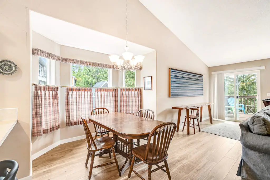 Dog friendly house withspacious deck, gas grill, near Manzanita and the ocean