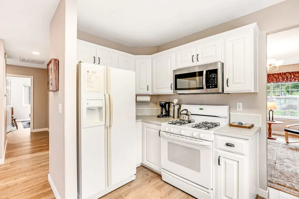 Dog friendly house withspacious deck, gas grill, near Manzanita and the ocean