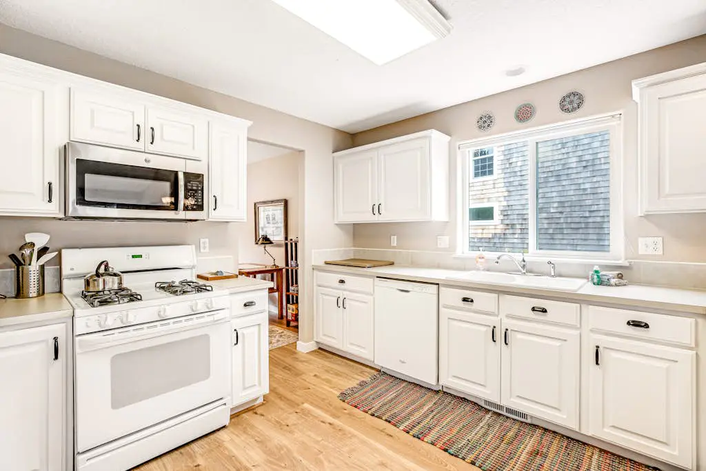 Dog friendly house withspacious deck, gas grill, near Manzanita and the ocean