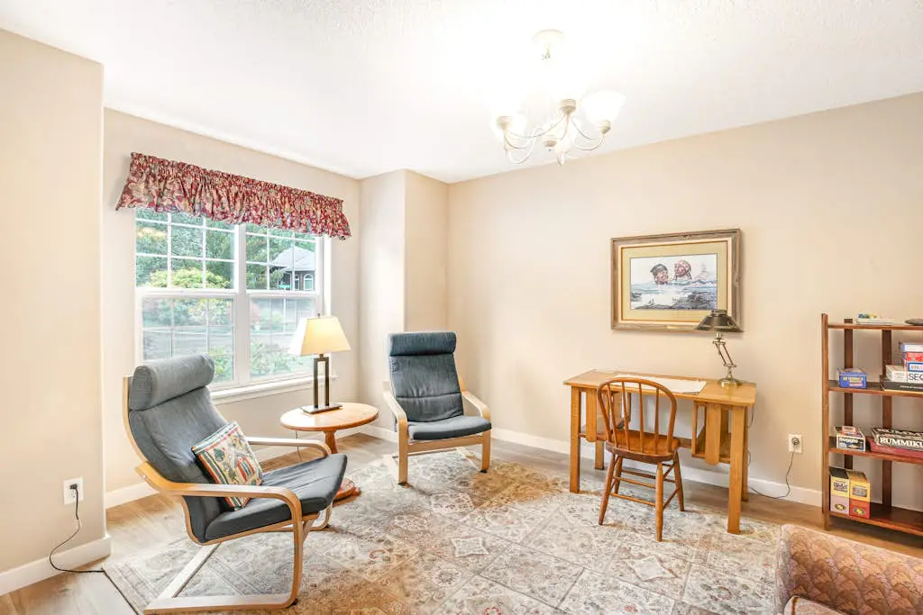 Dog friendly house withspacious deck, gas grill, near Manzanita and the ocean