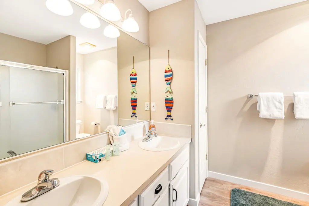 Dog friendly house withspacious deck, gas grill, near Manzanita and the ocean